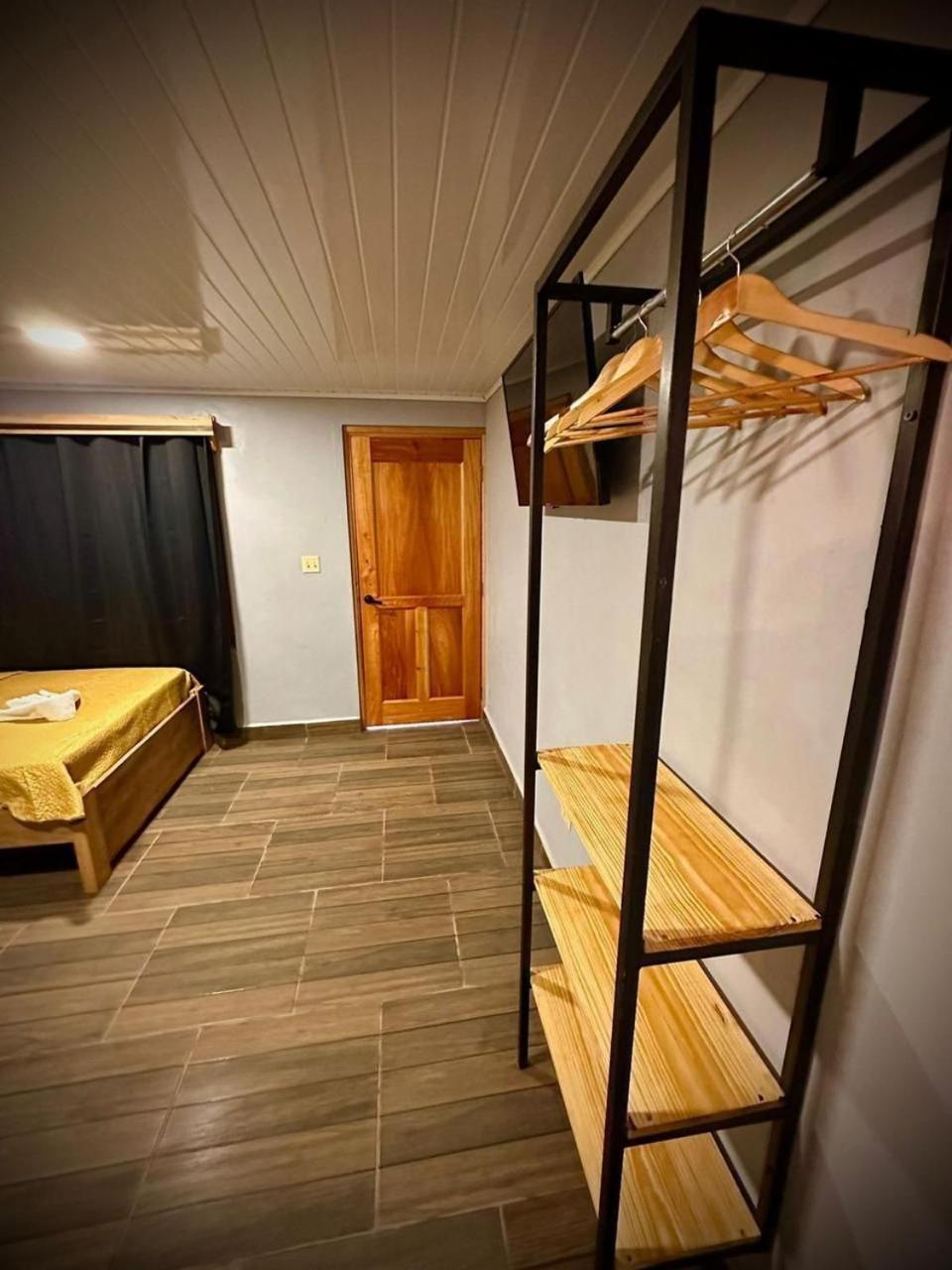 Blasina Beer Hostel Бокете Экстерьер фото