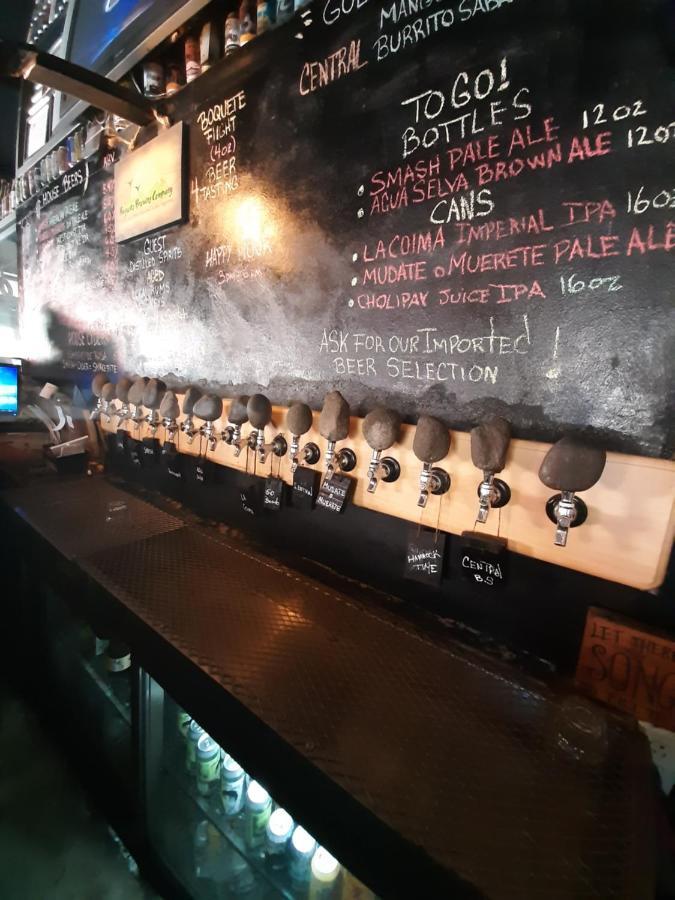 Blasina Beer Hostel Бокете Экстерьер фото