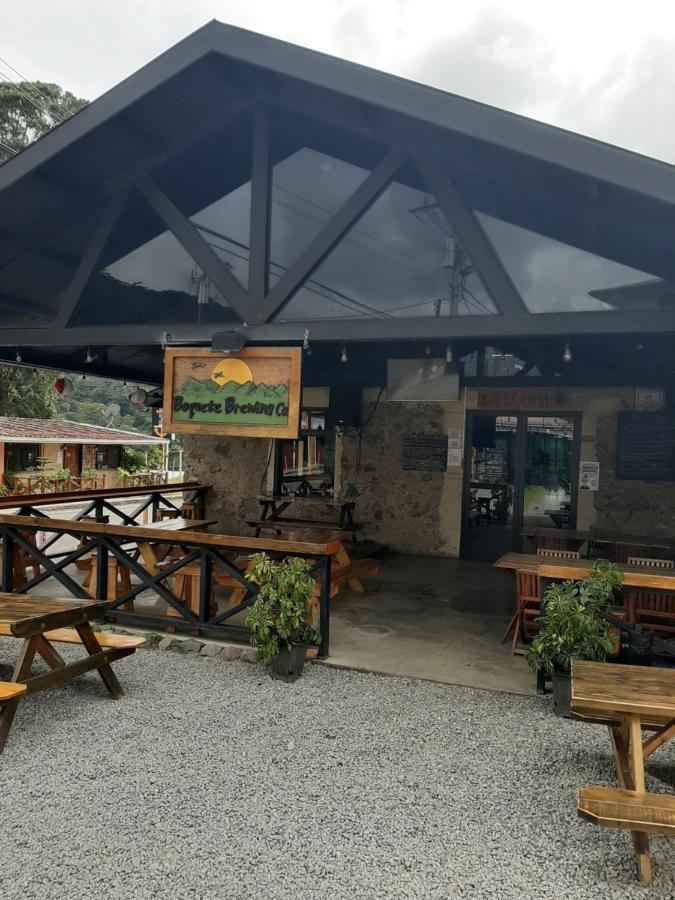 Blasina Beer Hostel Бокете Экстерьер фото